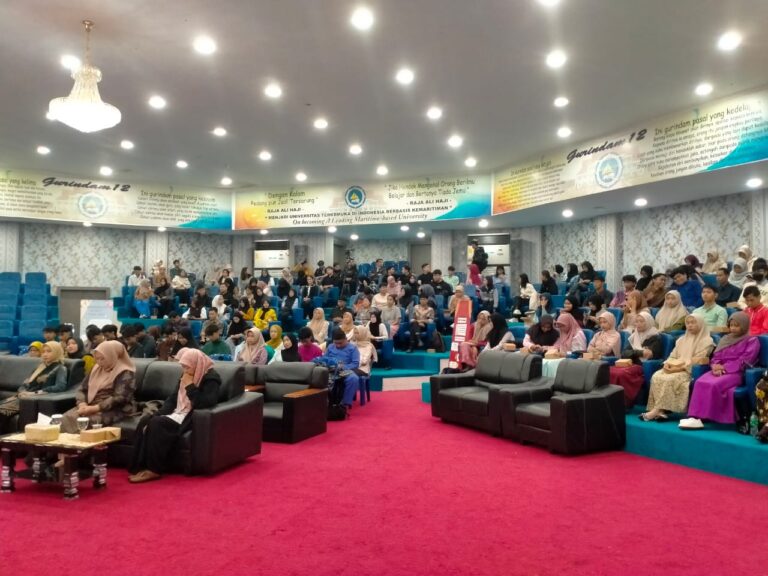 UMRAH Gelar Kuliah Umum dan Showcase MKWK: Perkuat Karakter dan Kepekaan Sosial Mahasiswa di Era Global