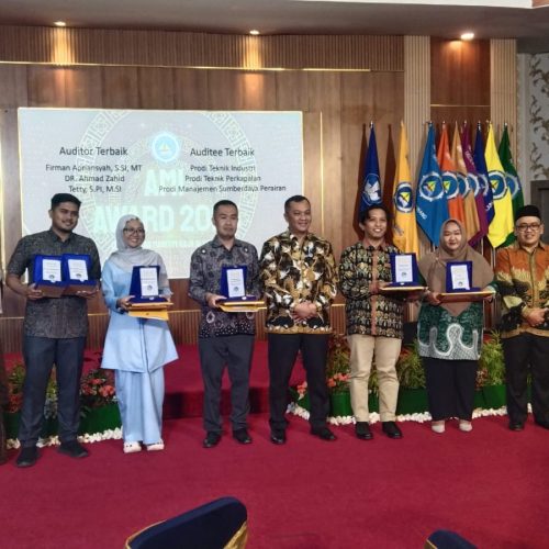 Penganugerahan AMI AWARD 2025 Meriahkan Dies Natalis UMRAH